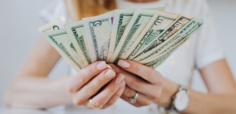 How Much Should Your Restaurant Pay Its Employees?