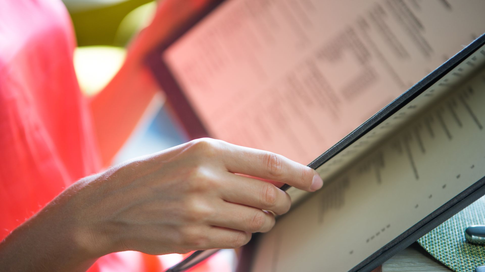 Art of Selling: AI-Generated Menus for Higher Revenue