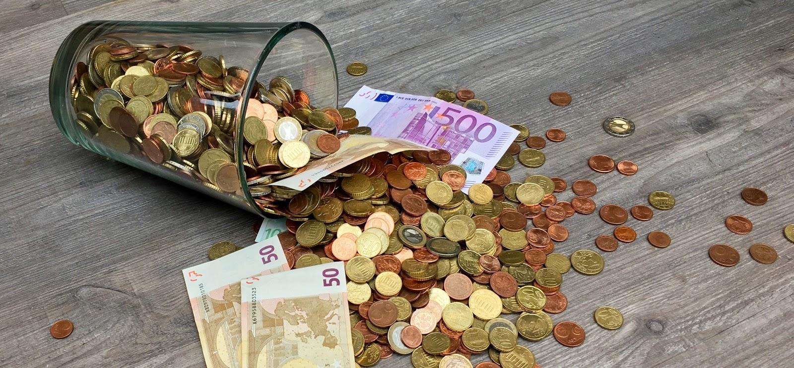 Should Your Restaurant Pool Tips?